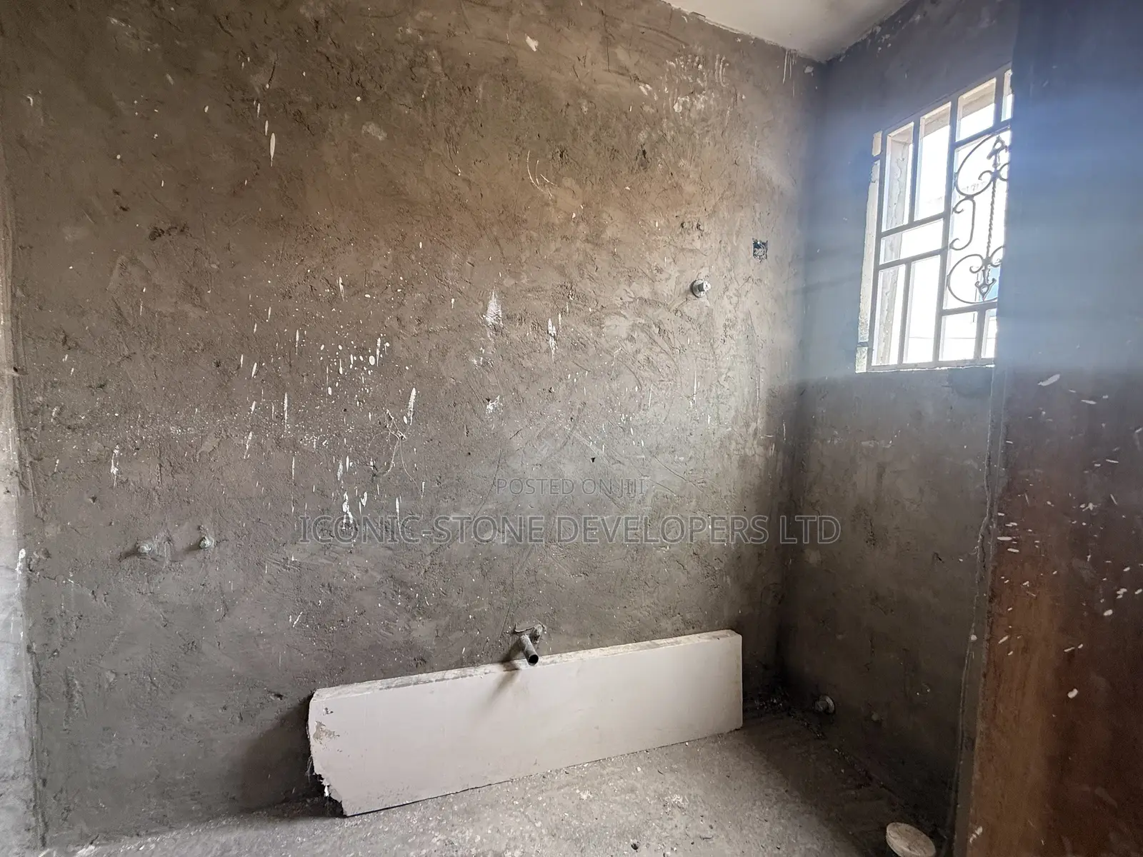 18bdrm Apartment in Abokobi for sale