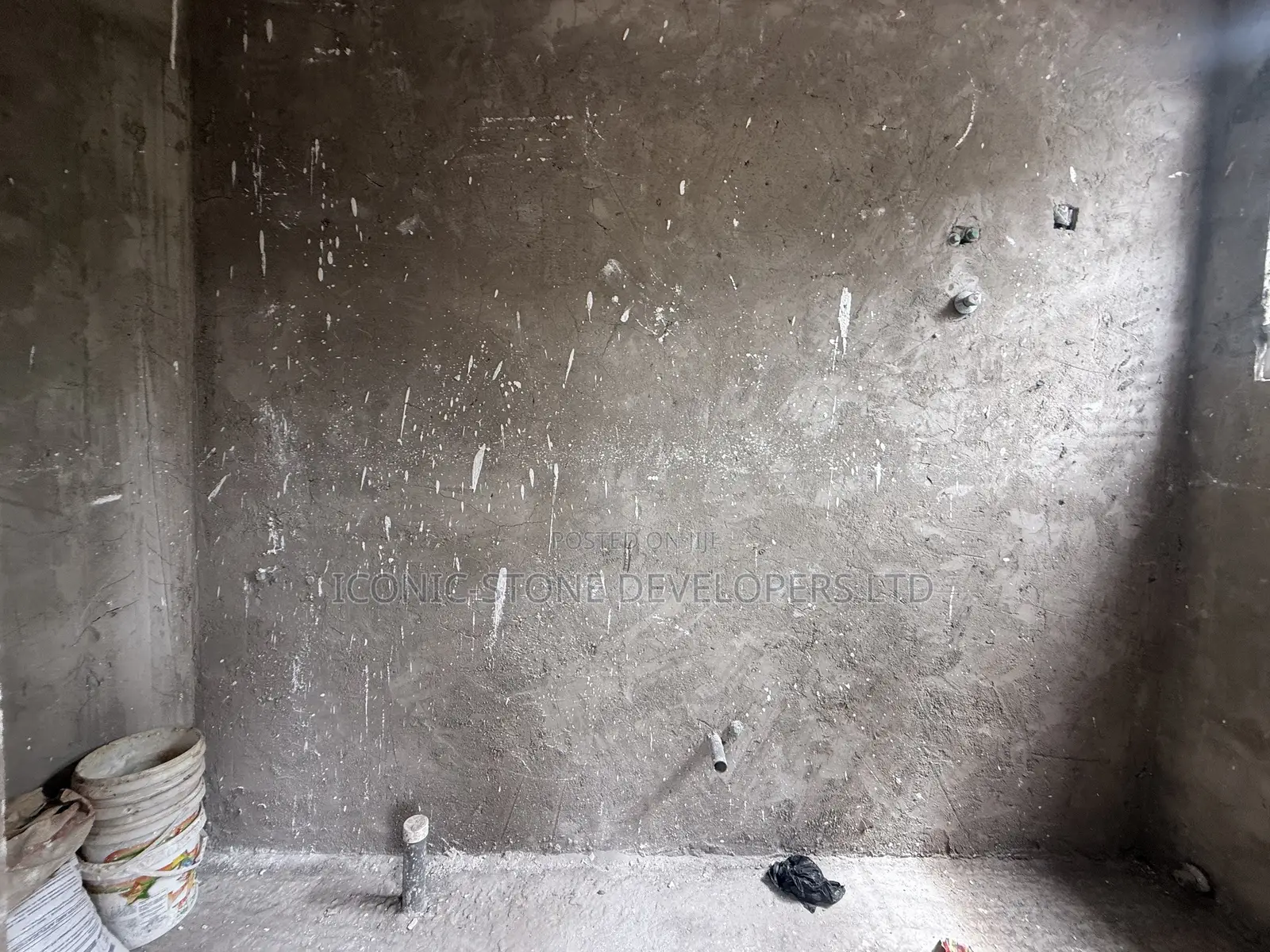 18bdrm Apartment in Abokobi for sale