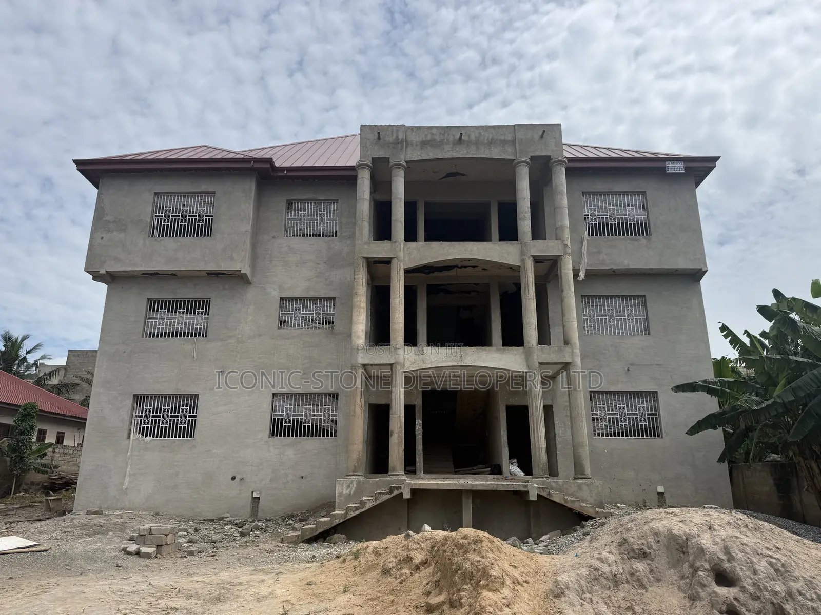 18bdrm Apartment in Abokobi for sale