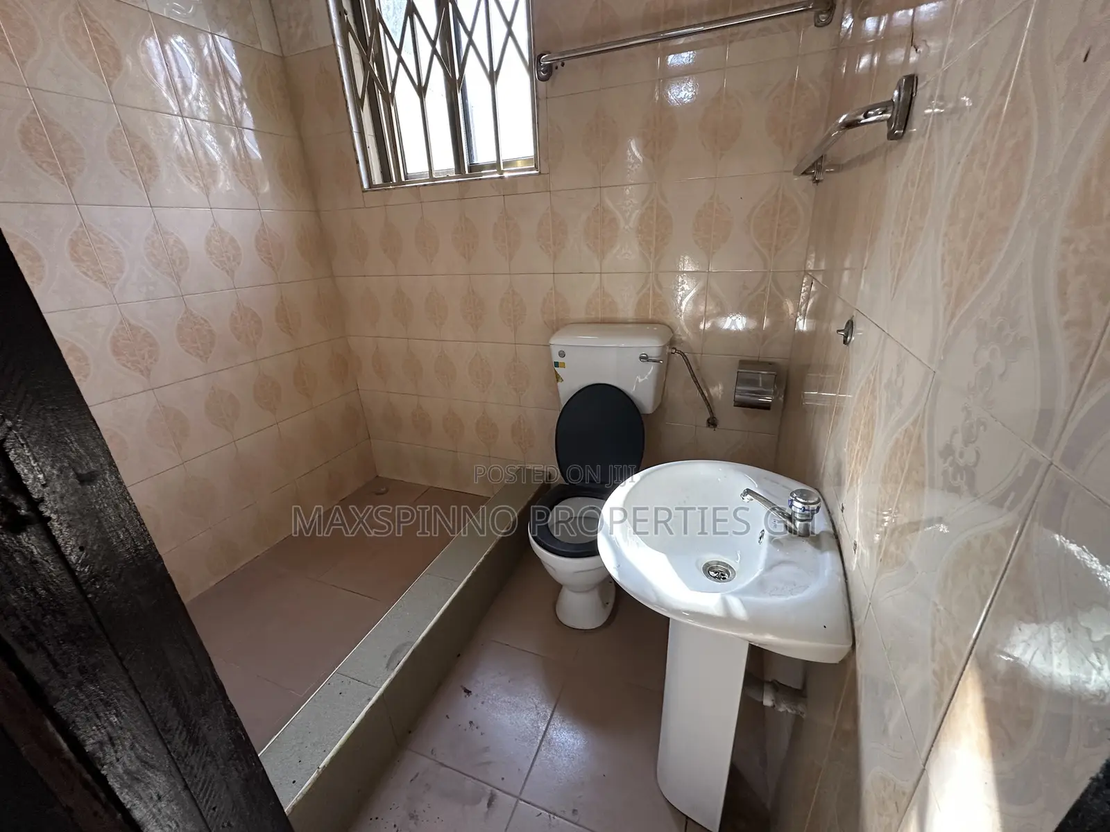 3bdrm House in Maxspinno Properties, A&C Mall Area for rent