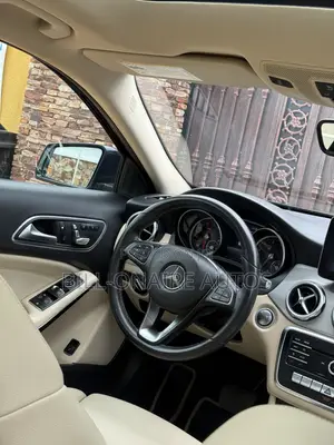 Mercedes-Benz GLA 250 2019 Blue