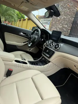 Mercedes-Benz GLA 250 2019 Blue