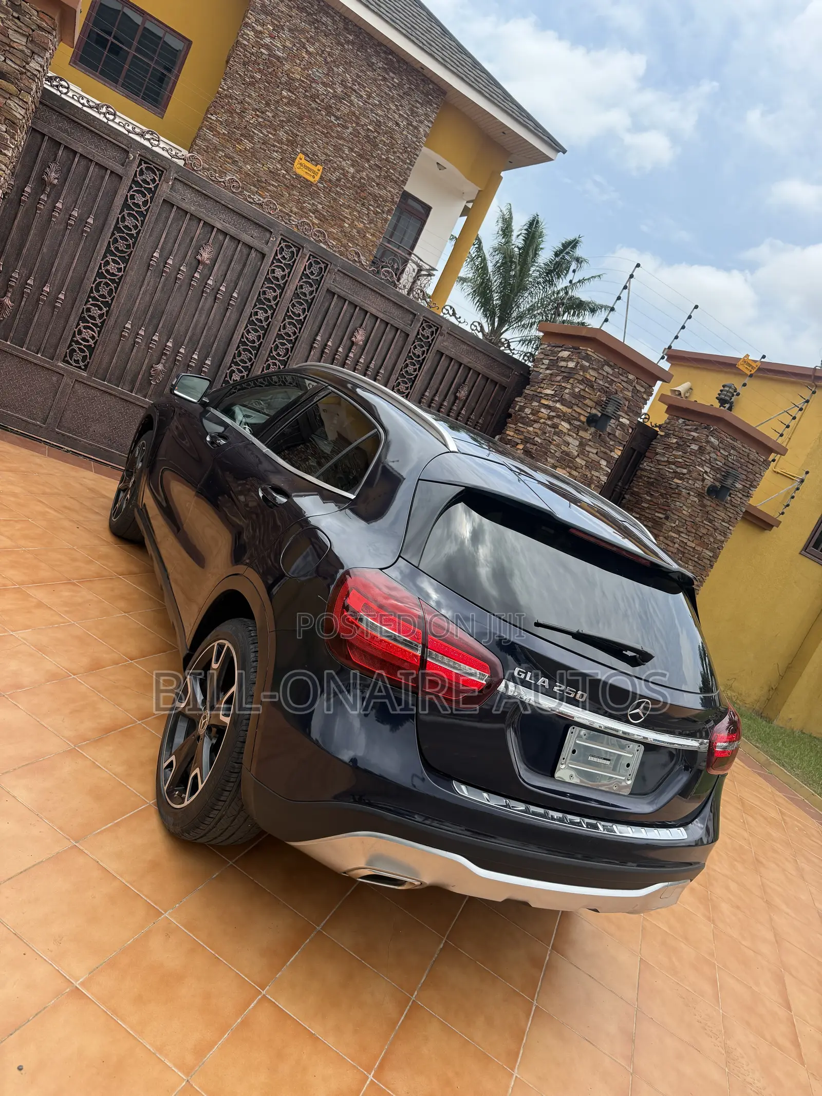 Mercedes-Benz GLA 250 2019 Blue