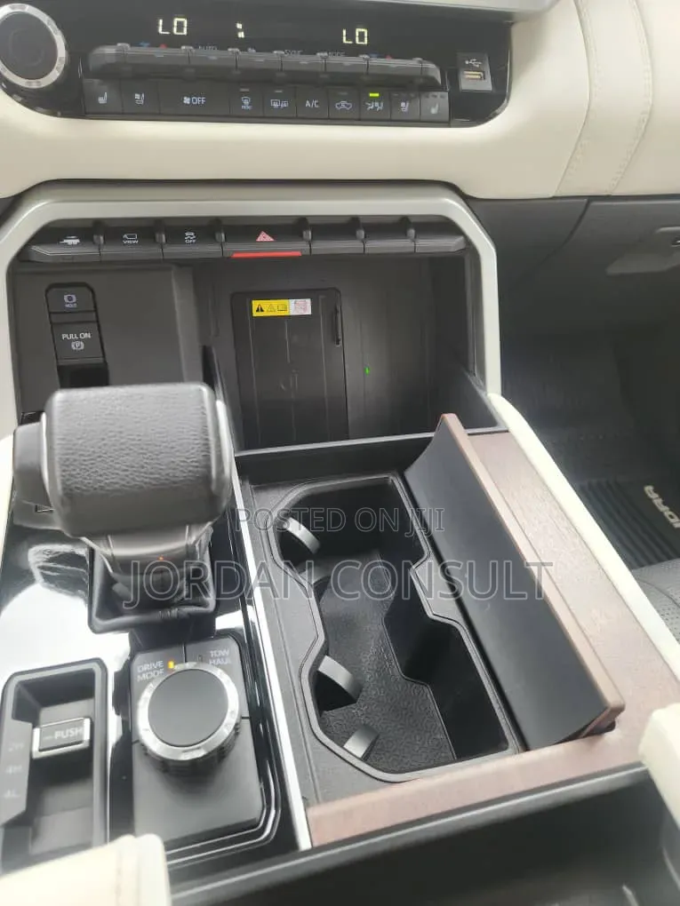 Toyota Tundra 2023 Red
