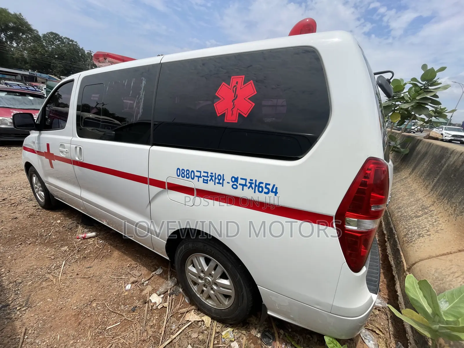 Hyundai H1 2016 White
