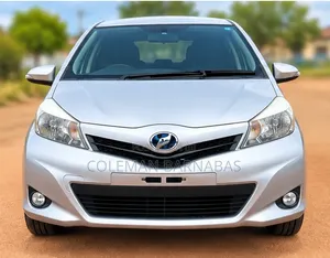 Toyota Vitz 1.3 FWD 3dr 2013 Silver