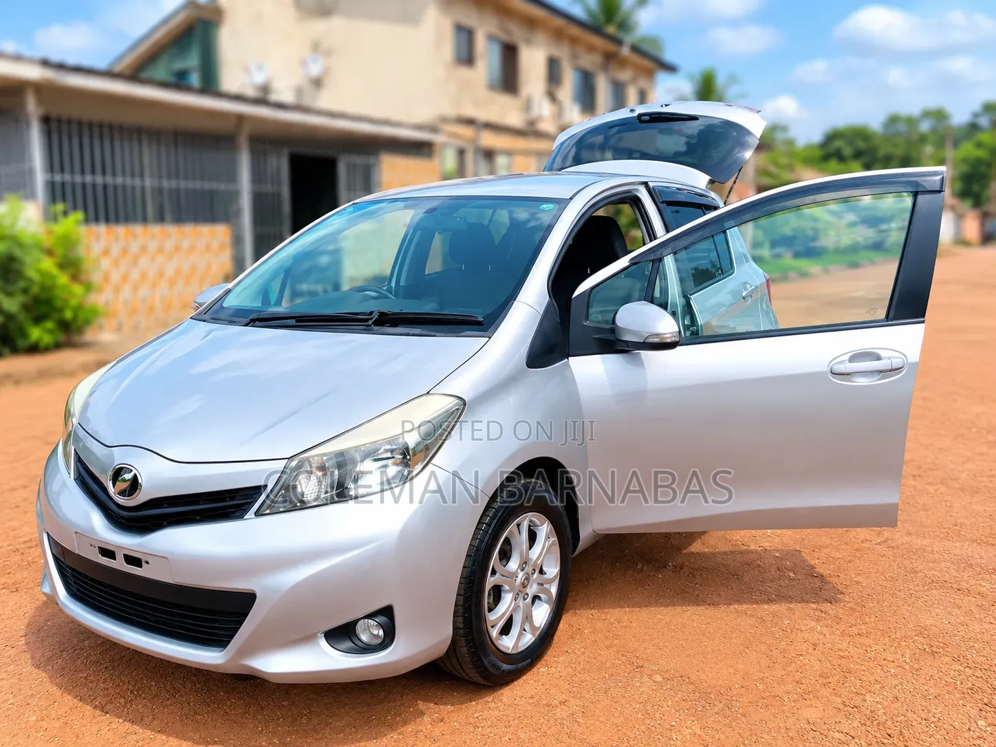 Toyota Vitz 1.3 FWD 3dr 2013 Silver