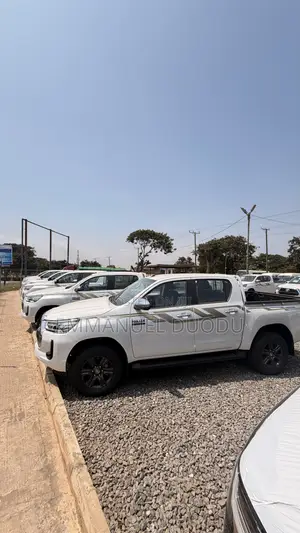 New Toyota Hilux 2025 White
