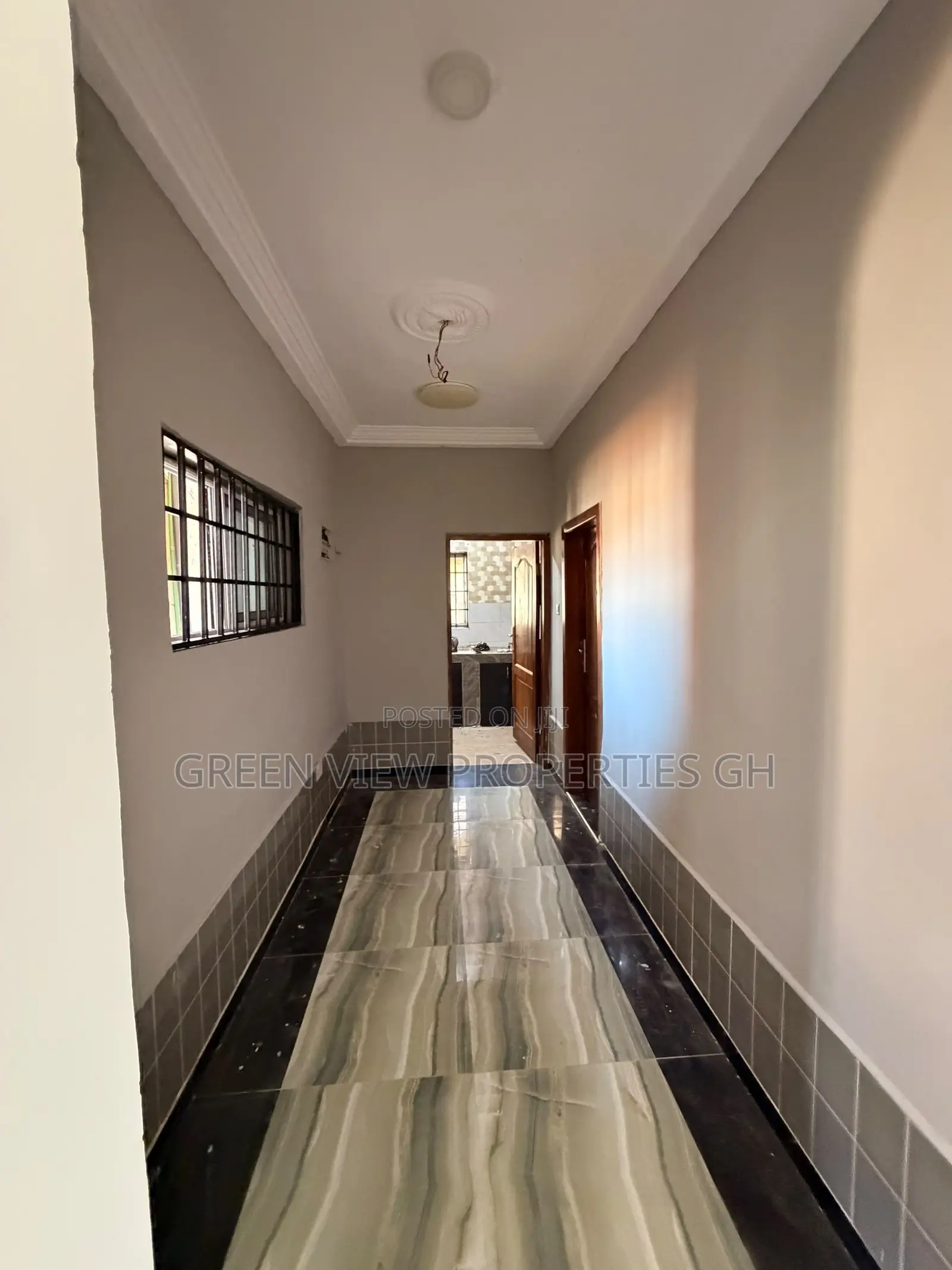 2bdrm Apartment in West Hills Mall Area for rent