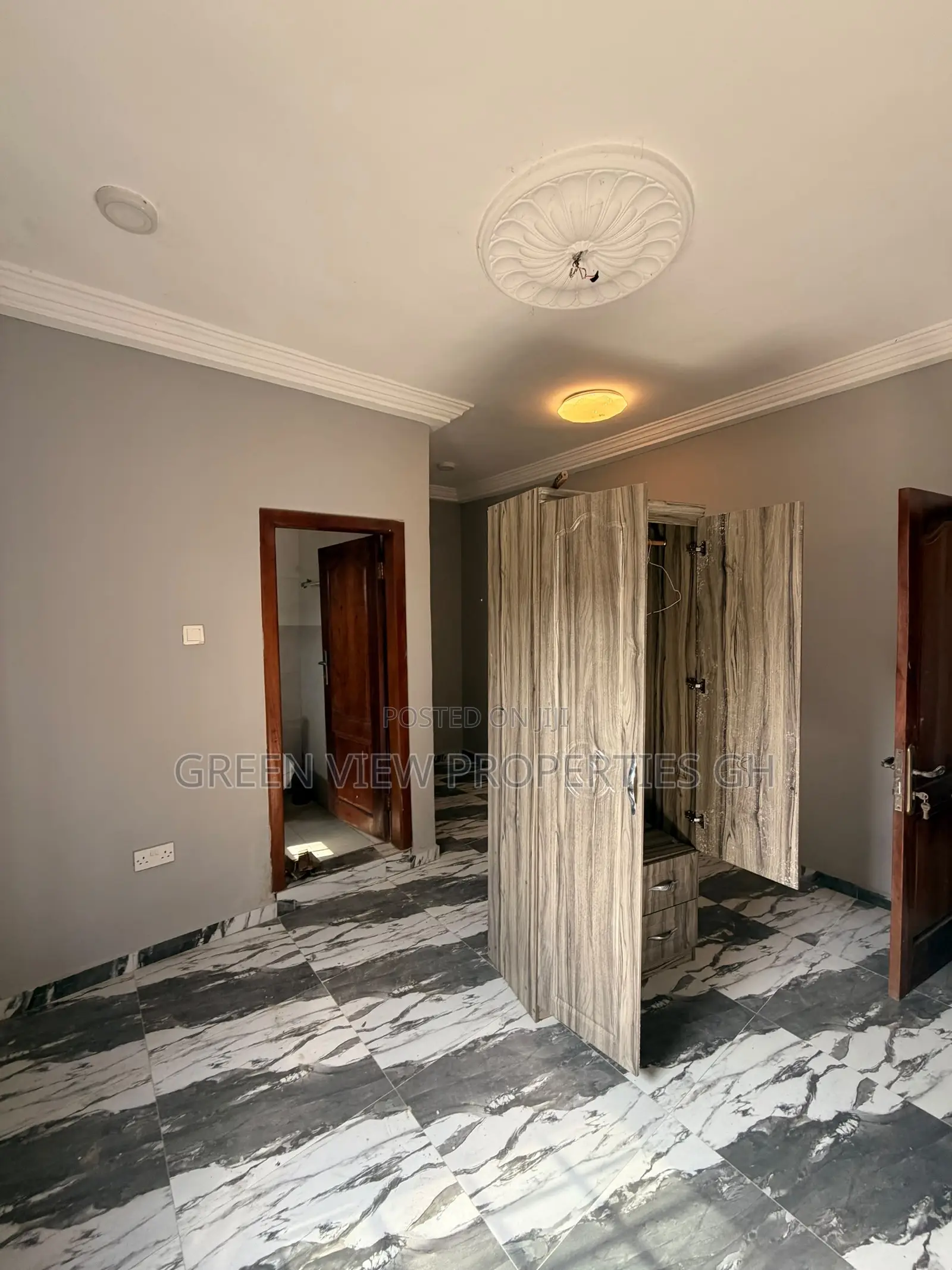 2bdrm Apartment in West Hills Mall Area for rent