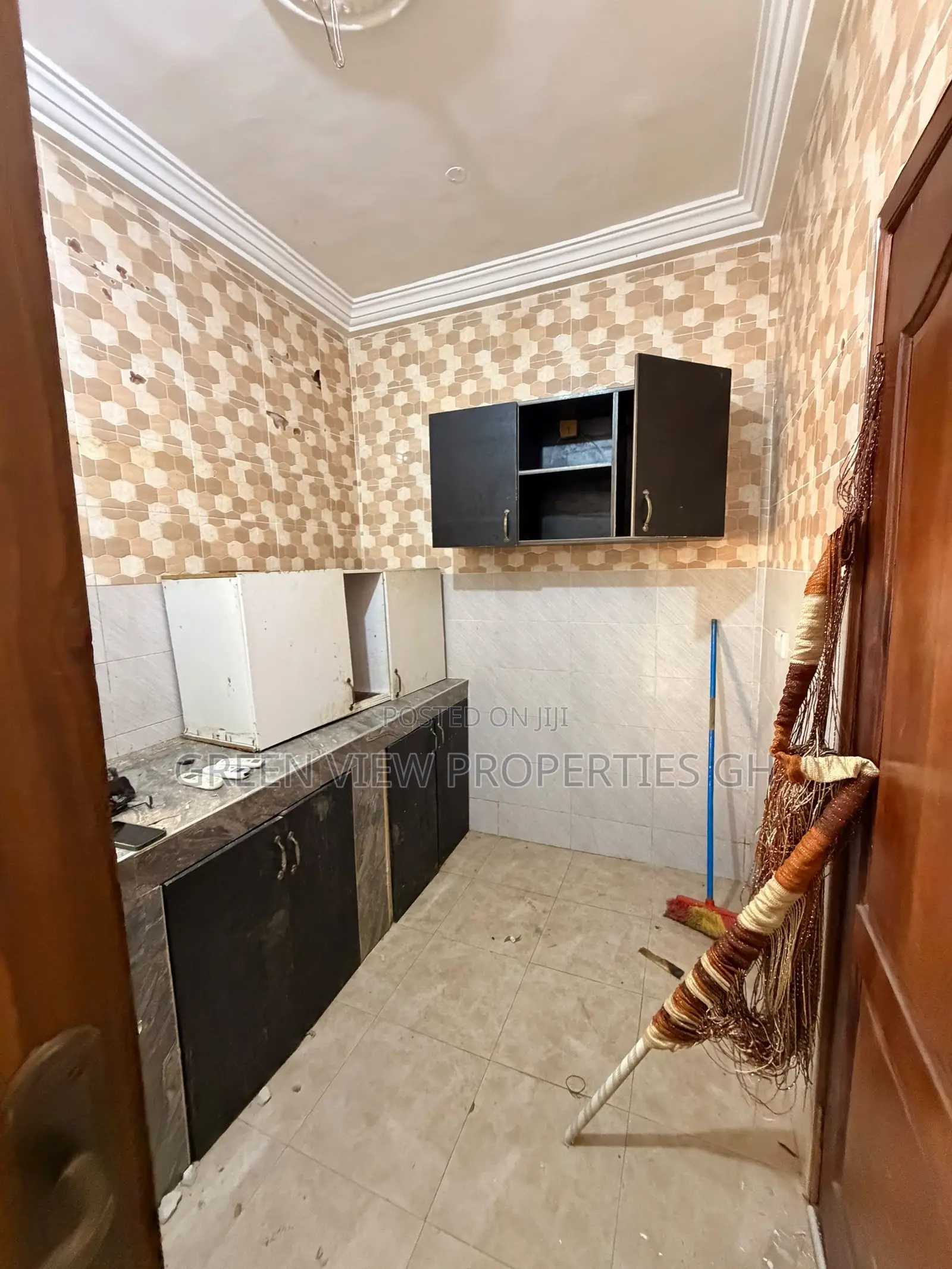 2bdrm Apartment in West Hills Mall Area for rent