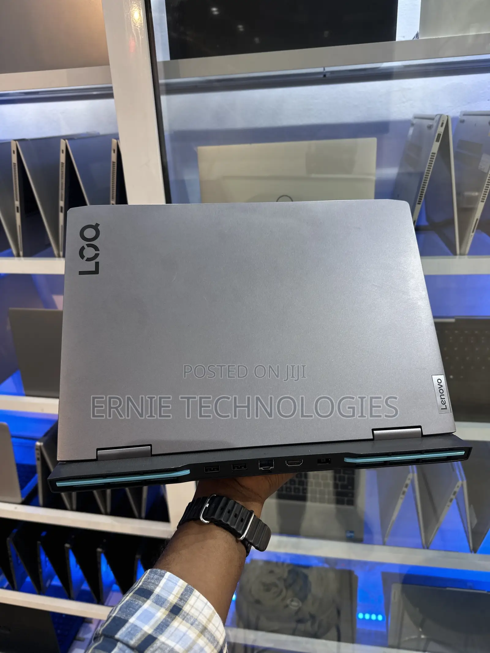 Laptop Lenovo LOQ 15IRH8 16GB Intel Core i7 SSD 512GB
