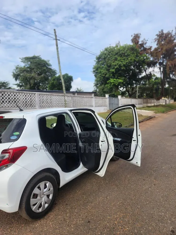 Toyota Vitz 1.3 FWD 5dr 2014 White