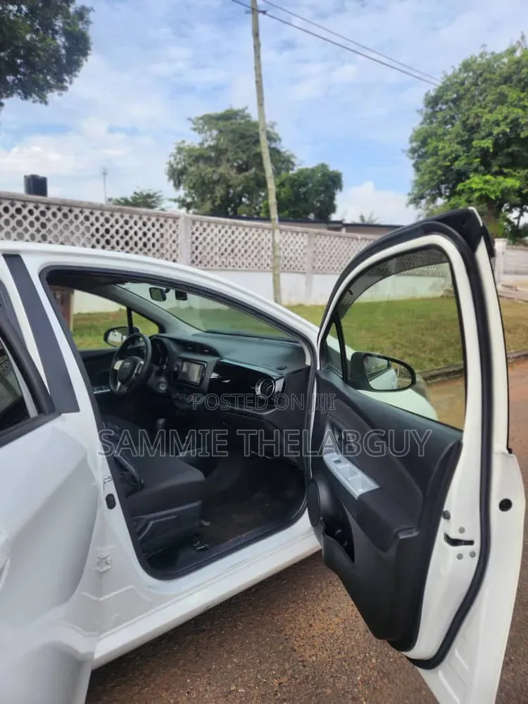 Toyota Vitz 1.3 FWD 5dr 2014 White