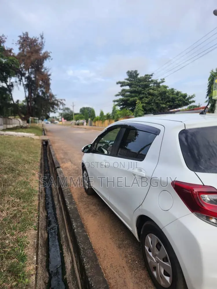 Toyota Vitz 1.3 FWD 5dr 2014 White