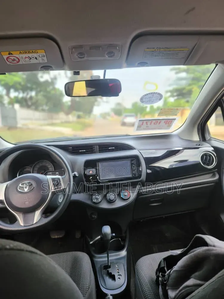 Toyota Vitz 1.3 FWD 5dr 2014 White