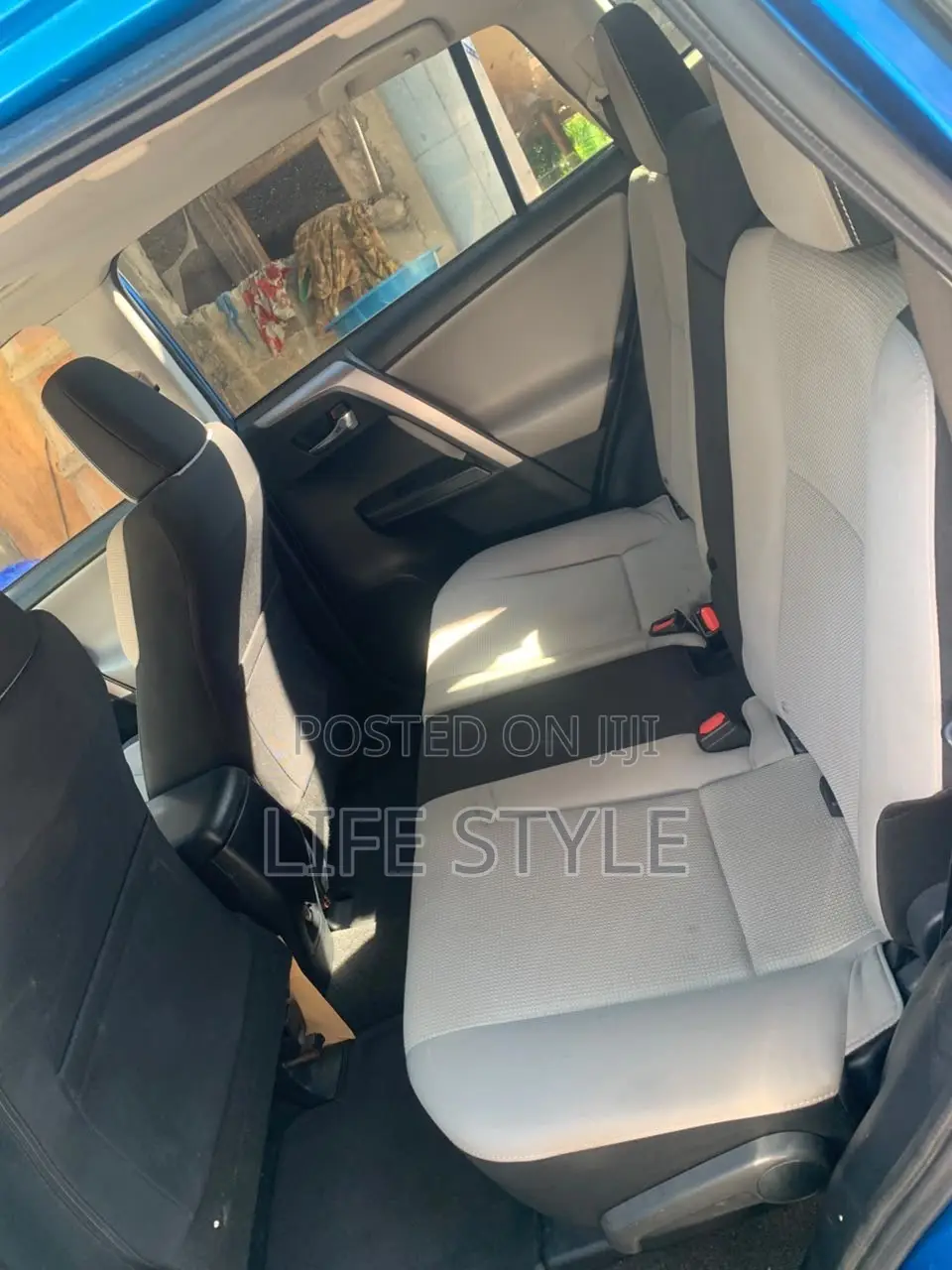 Toyota RAV4 2018 Blue