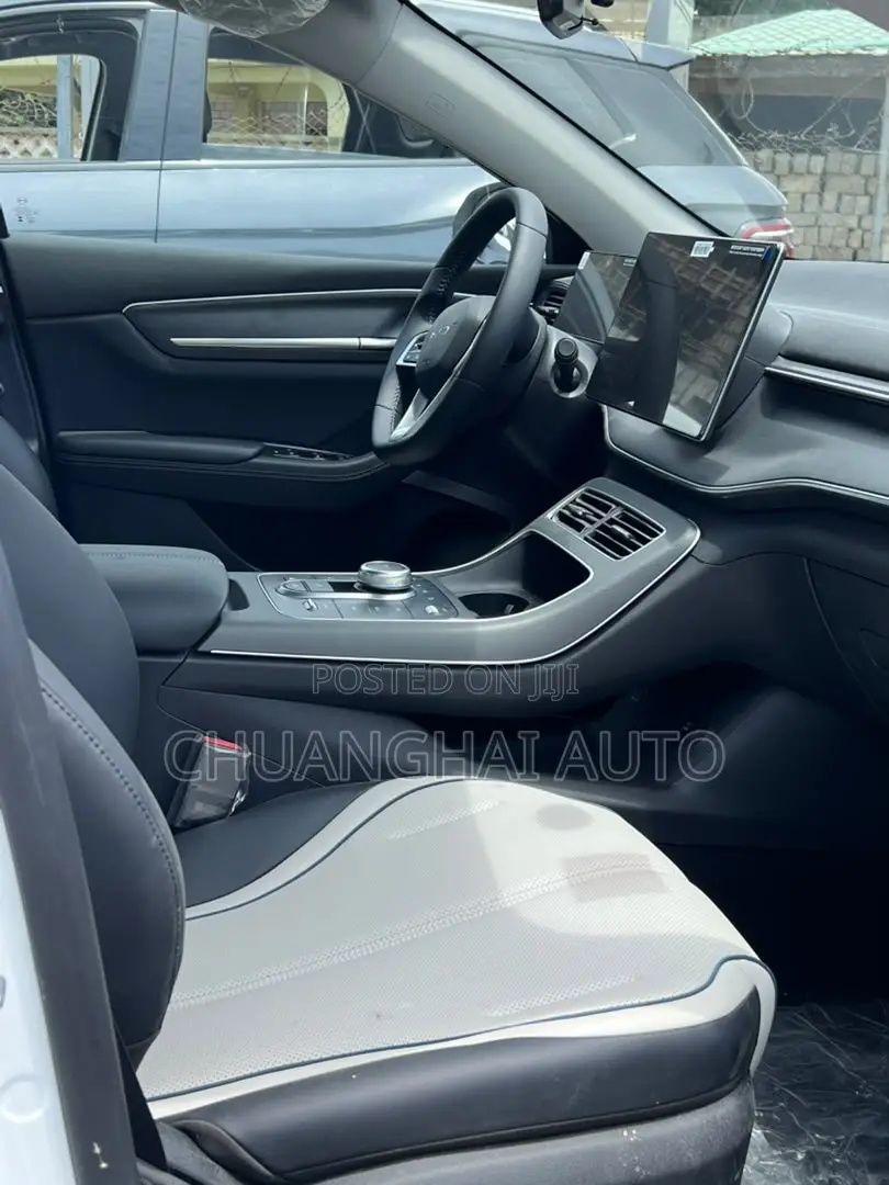 New BYD Destroyer 05 DM-i 1.5 Hybrid FWD 2025 White
