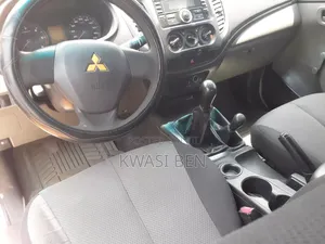 Mitsubishi L200 2009 White