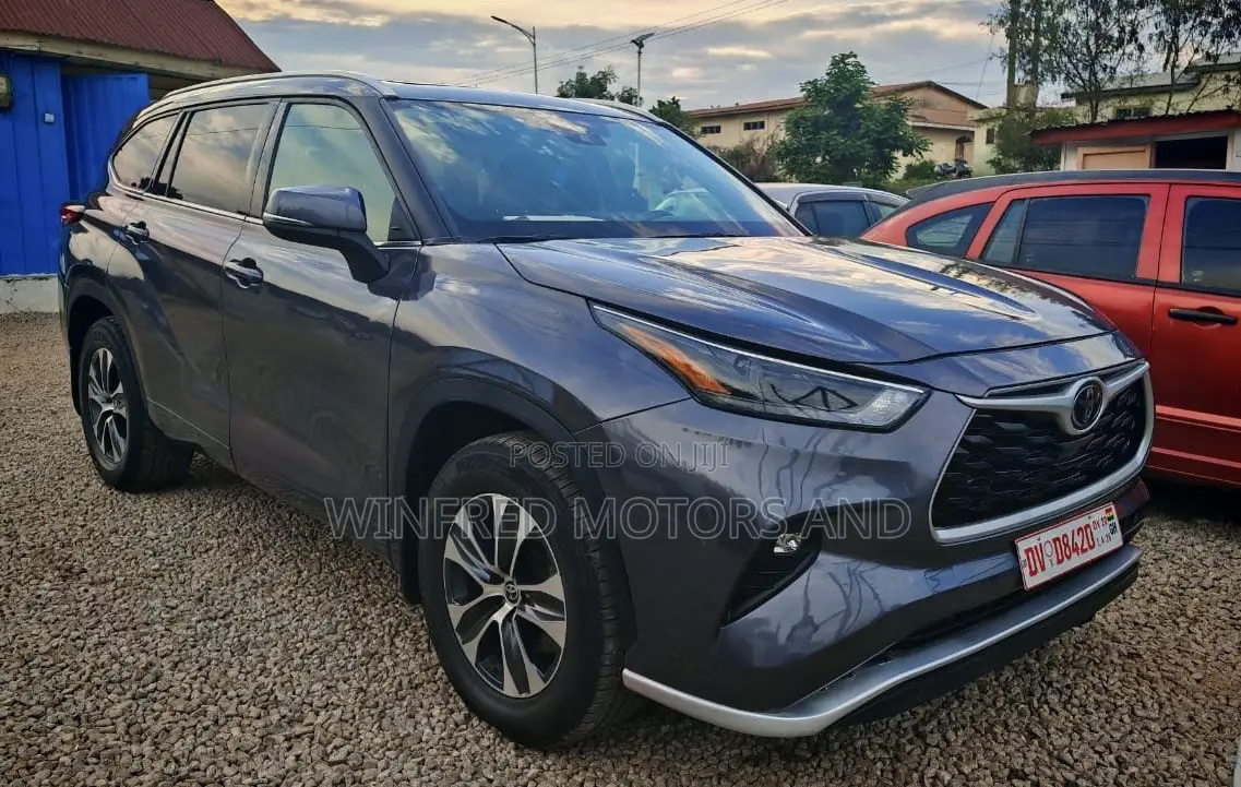 Toyota Highlander XLE 2021 Gray