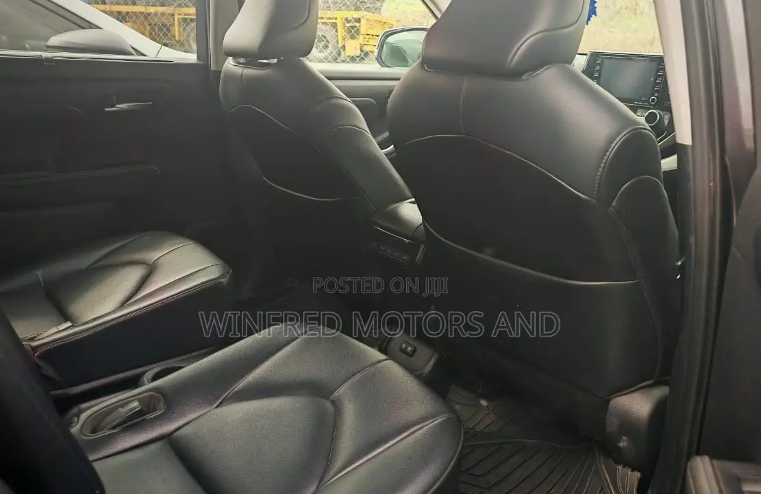 Toyota Highlander XLE 2021 Gray