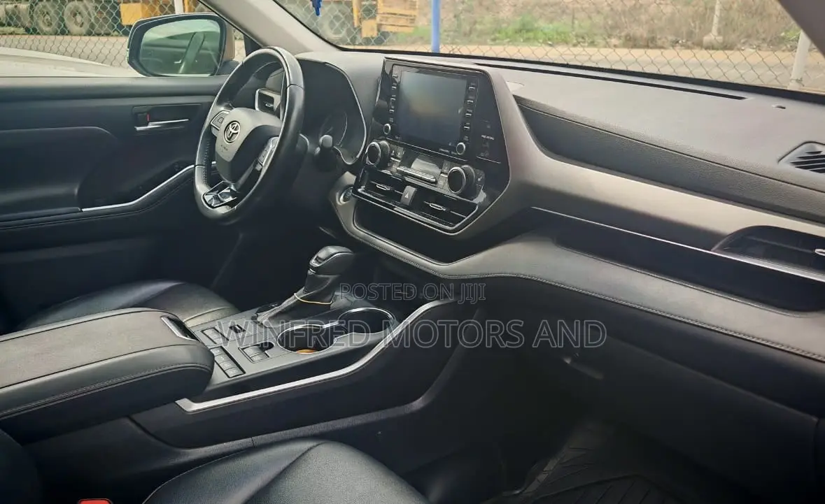 Toyota Highlander XLE 2021 Gray