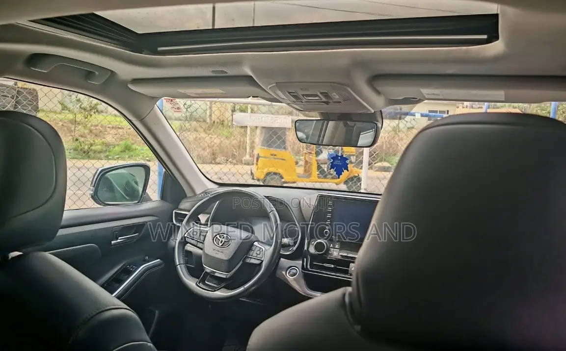 Toyota Highlander XLE 2021 Gray