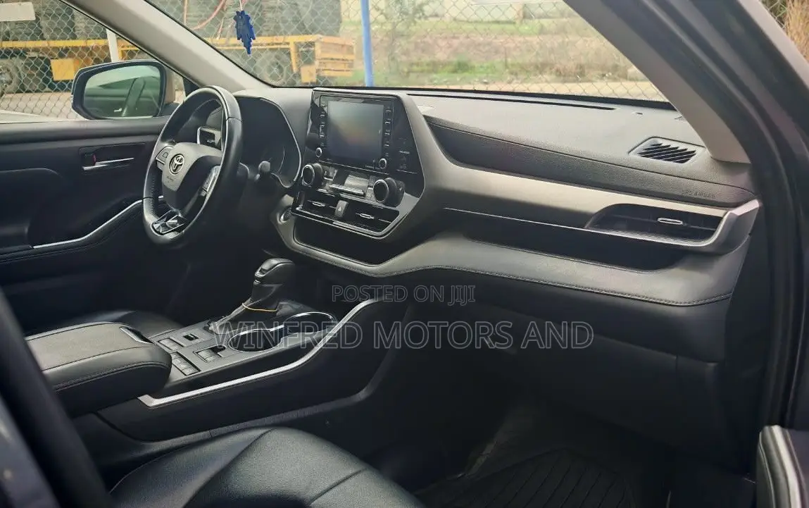 Toyota Highlander XLE 2021 Gray