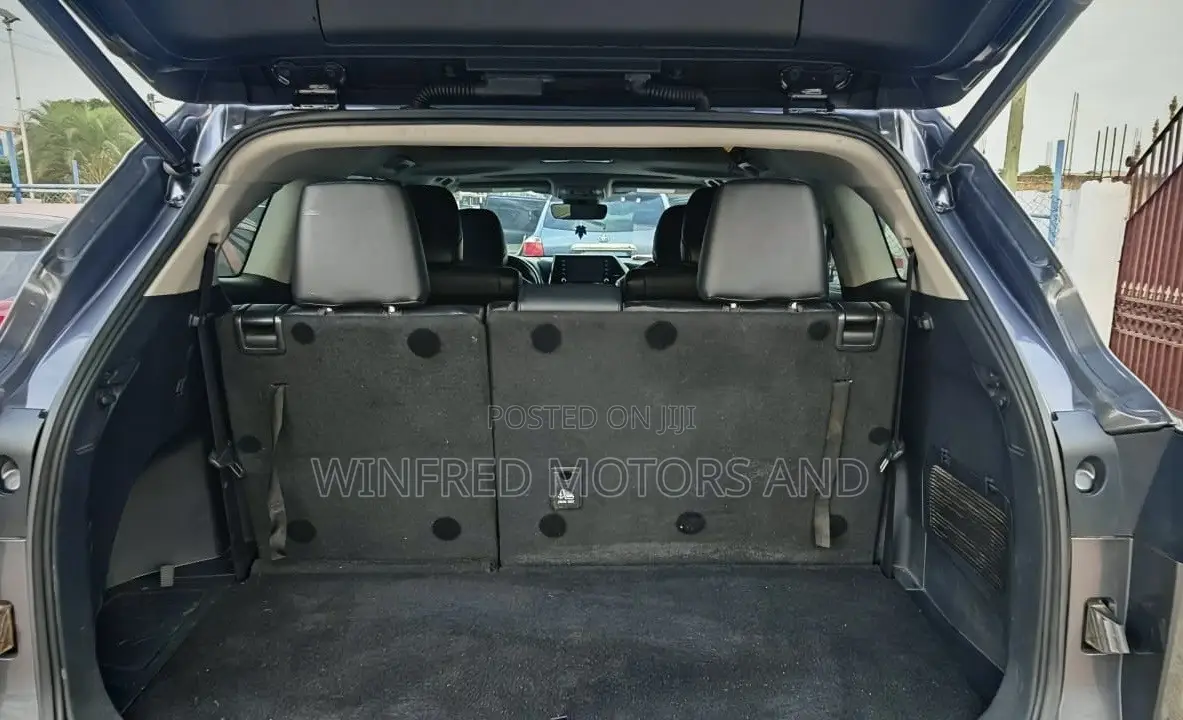 Toyota Highlander XLE 2021 Gray