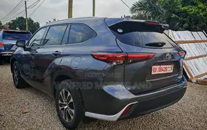 Toyota Highlander XLE 2021 Gray