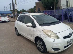 Toyota Vitz 2010 White