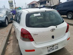 Toyota Vitz 2010 White