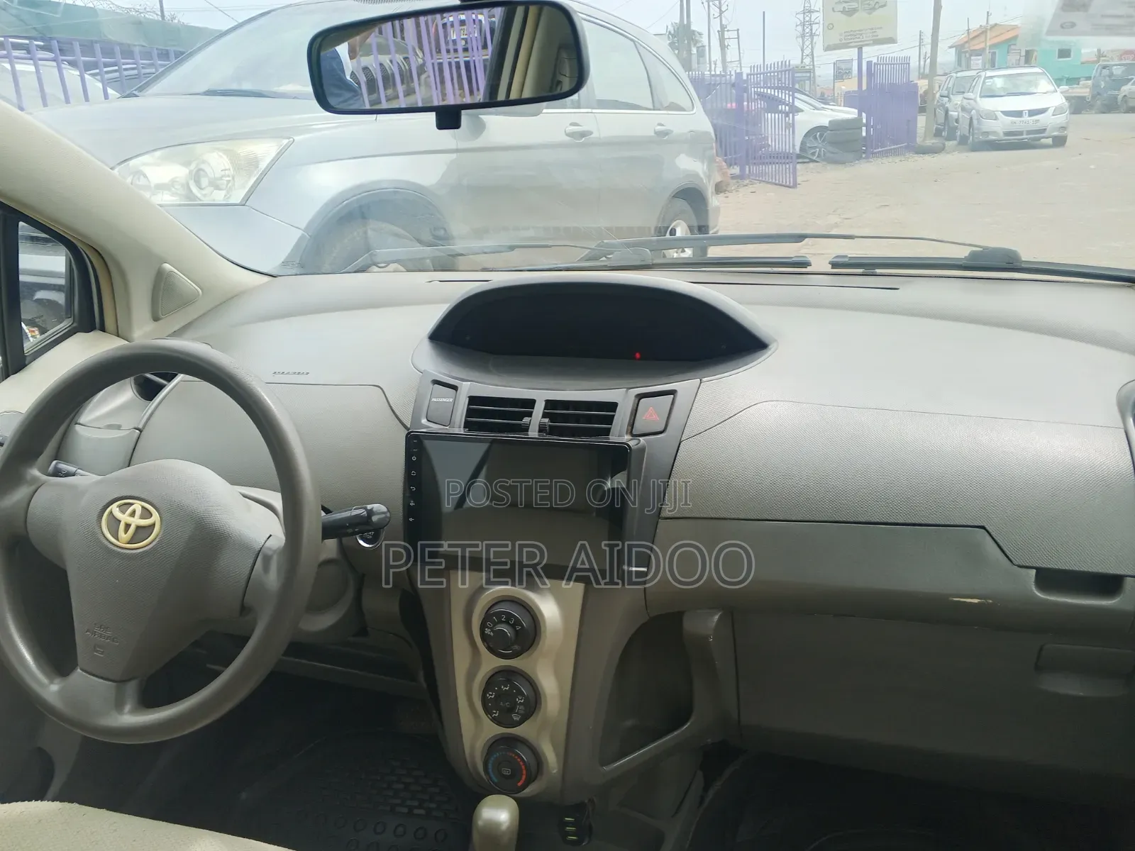 Toyota Vitz 2010 White
