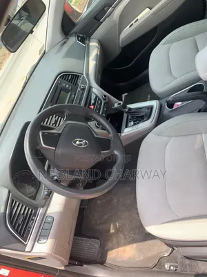 Hyundai Elantra 2017 Red