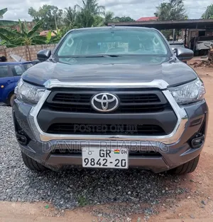 Toyota Hilux 2020 Gray