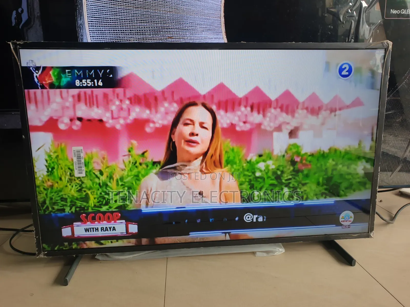 Qled Picture Frame 32"samsung Uhd HDR Smart Satellite TV