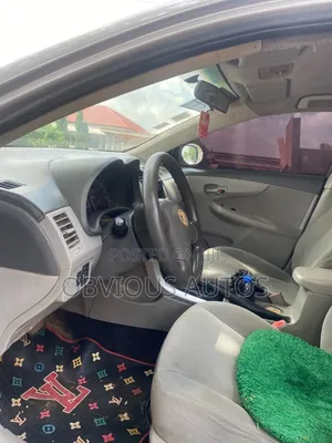 Toyota Corolla 2010 Silver