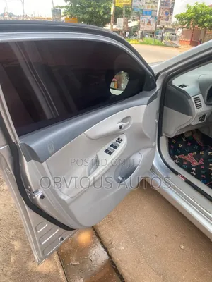 Toyota Corolla 2010 Silver