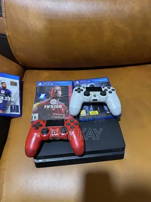 PS 4 Slim Console With 3 CDs 2 Controllers