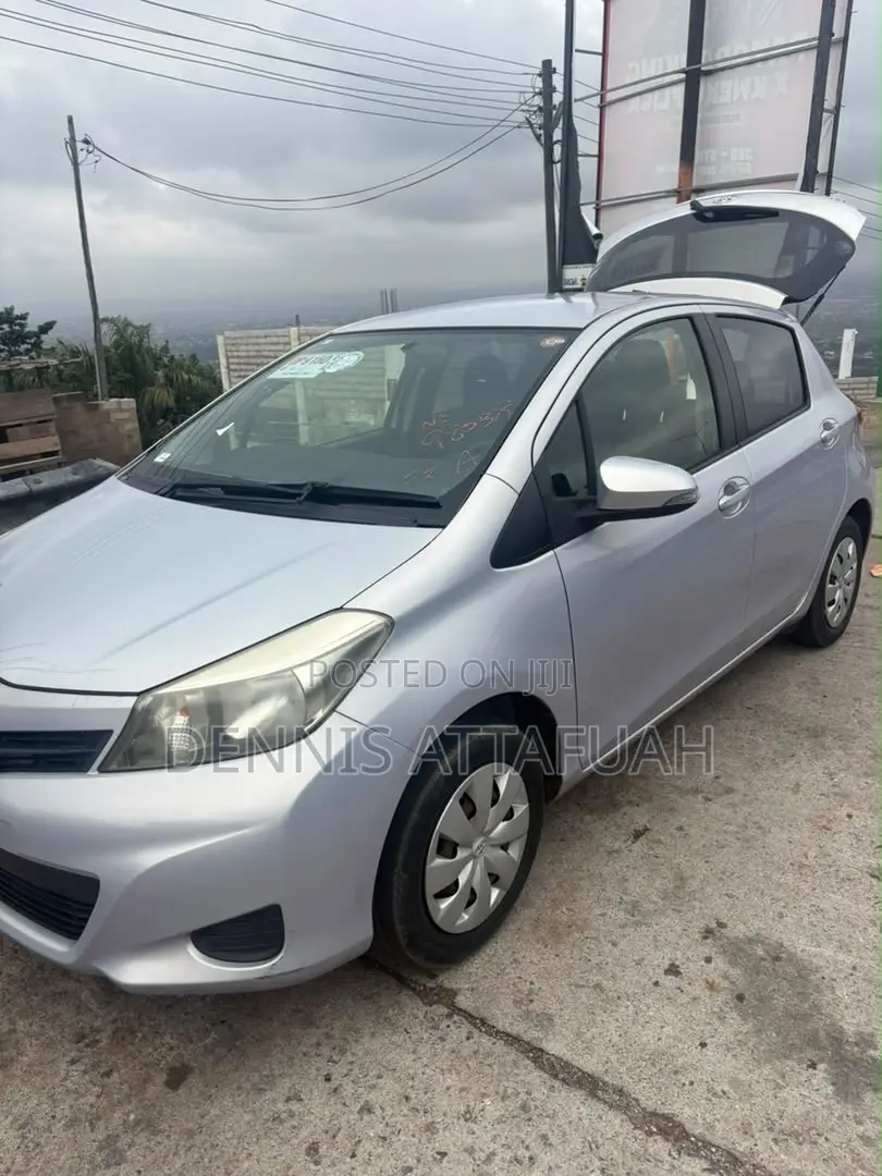 Toyota Vitz 1.3 AWD 3dr 2013 Gray