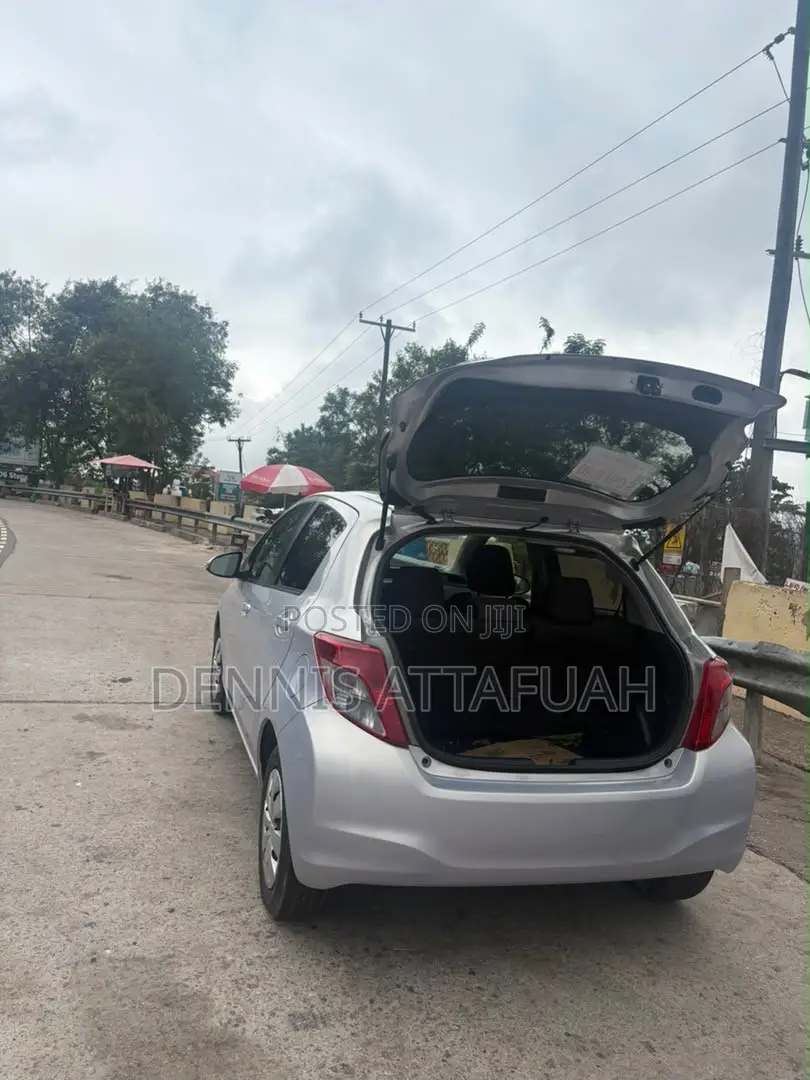 Toyota Vitz 1.3 AWD 3dr 2013 Gray