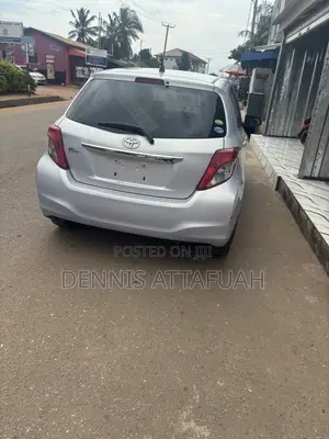 Toyota Vitz 1.3 AWD 3dr 2013 Gray