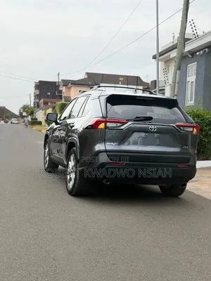 Toyota RAV4 XLE 2022 Gray