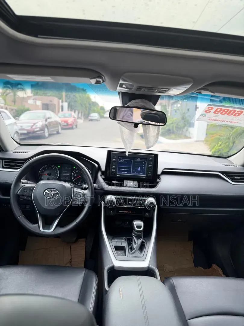 Toyota RAV4 XLE 2022 Gray