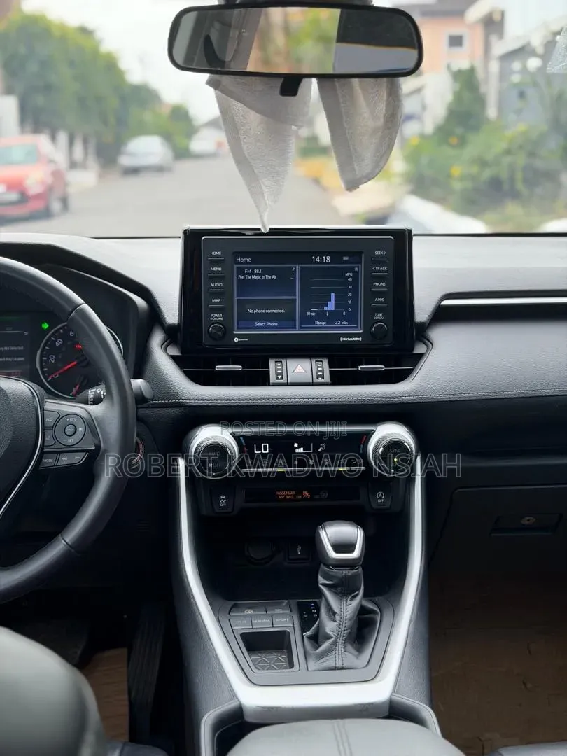Toyota RAV4 XLE 2022 Gray