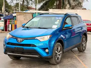 Toyota RAV4 XLE AWD (2.5L 4cyl 6A) 2016 Blue