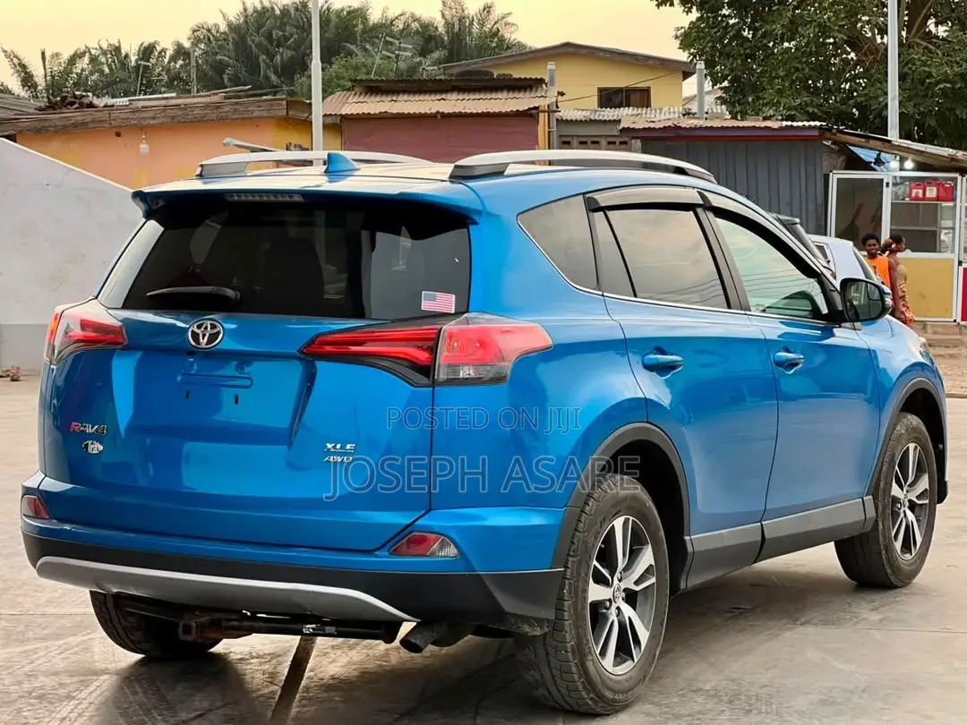Toyota RAV4 XLE AWD (2.5L 4cyl 6A) 2016 Blue