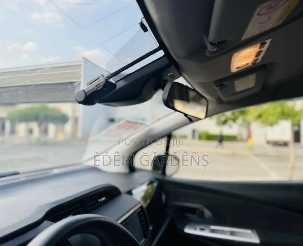 Toyota Vitz 2016 Silver