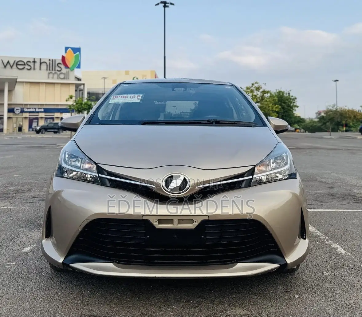 Toyota Vitz 2016 Silver
