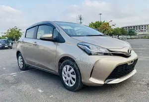 Toyota Vitz 2016 Silver